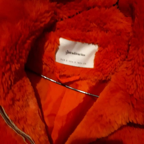 Stradivarius orange fur like new, with torn pocket lining
