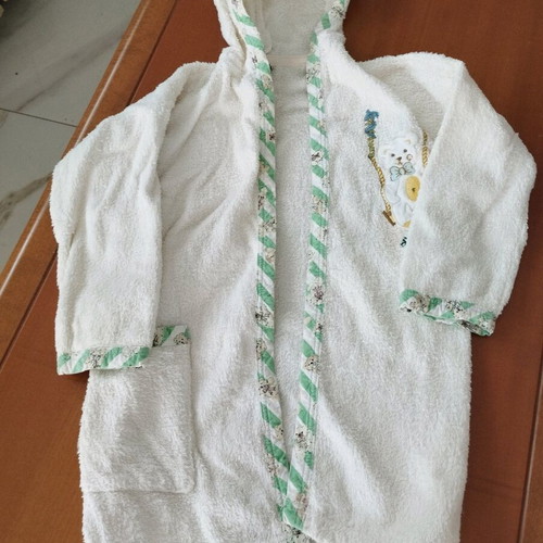 Pink Floyd Kids Bathrobe like new, size 4, 100% cotton beige-ecru