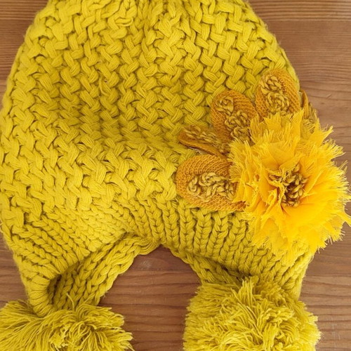 Yellow hat like new
