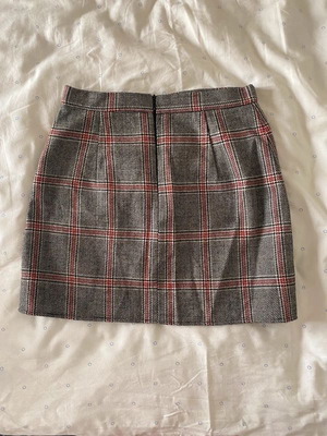 Tartan mini skirt like new, 100% wool, XS/S, gray and red