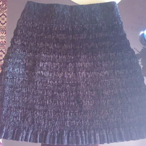 Black knitted skirt with elastic waist like new