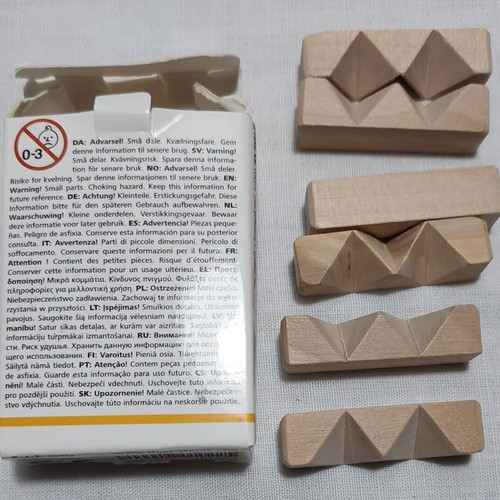 3D Wooden Burr Puzzle like new, compact brain teaser