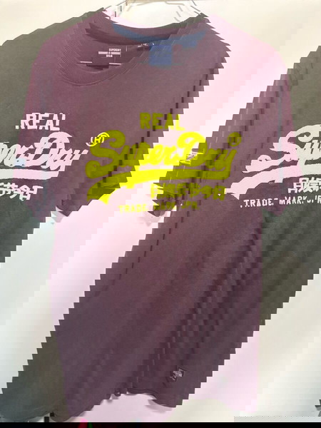 superdry ανδρικό t shirt μοβ με φλουο κίτρινα γράμματα