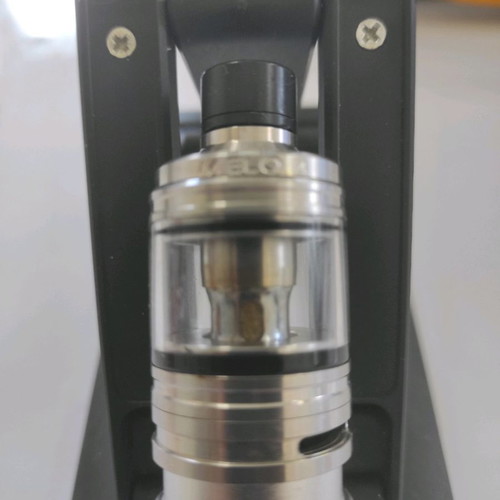 Eleaf Melo 4 D25 atomizer used with factory coils