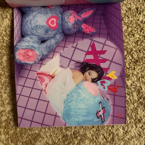 Itzy Kpop album Crazy In Love like new