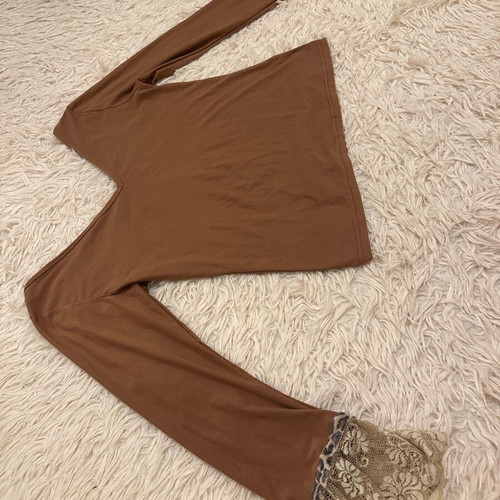 Elastic blouse used with leopard pattern and lace sleeves brown