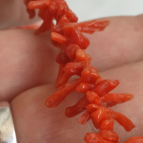 Necklace with natural coral branches, 14K gold clasp, 45 cm