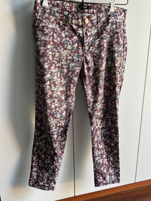 Stradivarius skinny floral pants size 42, like new