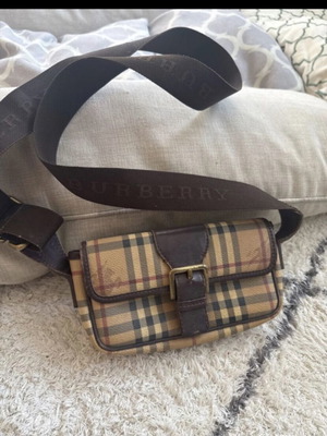 Burberry чанта тип кросбоди употребявана кафява в много добро състояние