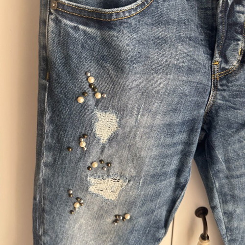 Cropped Guess jeans with decorative beads like new, size 25