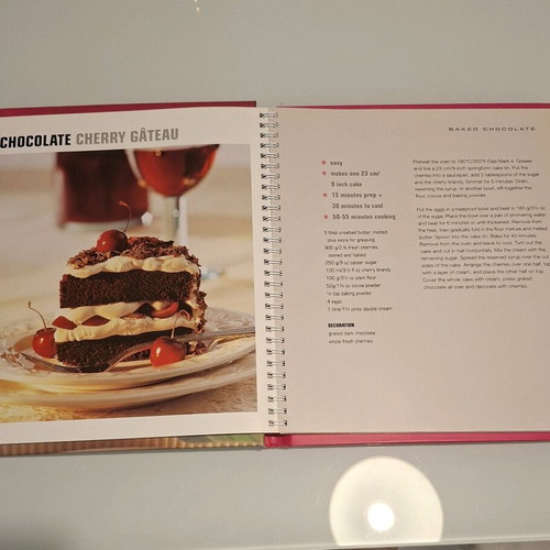 Cookbook Chocolate treats like new, in English