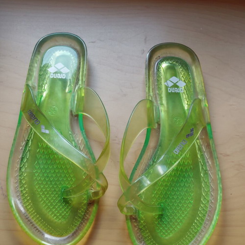 Arena silicone flip flops size 36 like new, green