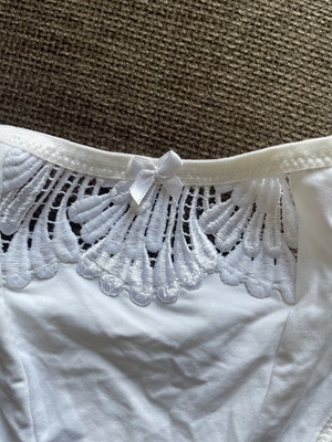Playtex string white new with lace detail size L