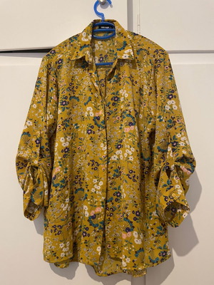 Fullah Sugah mustard floral shirt used, size L