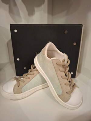 Babywalker sneakers shoes size 22 used