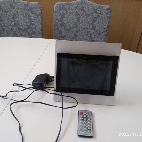 Ψηφιακή βιντεο-κορνίζα Toshiba DPF7XSE μεταχειρισμένη
