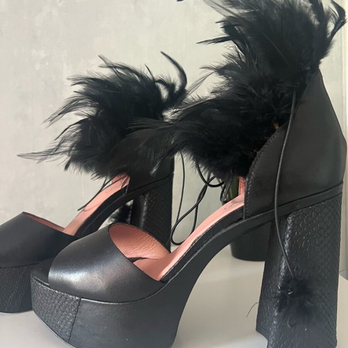 High leather platform sandals with feathers like new, size 40, black