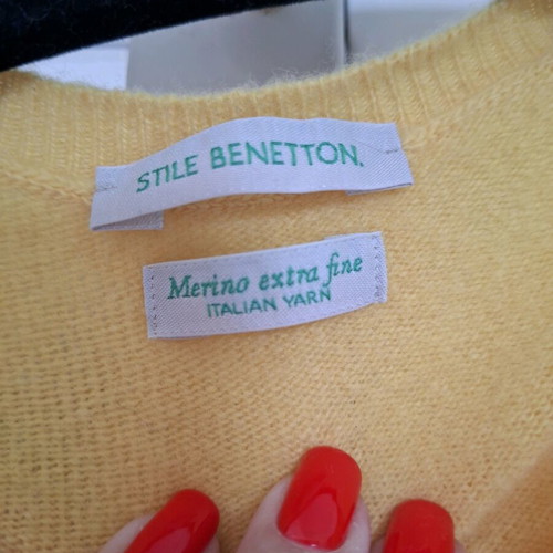Benetton yellow pullover used, small-medium