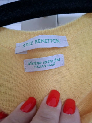 Πουλόβερ Benetton κίτρινο μεταχειρισμένο, small-medium