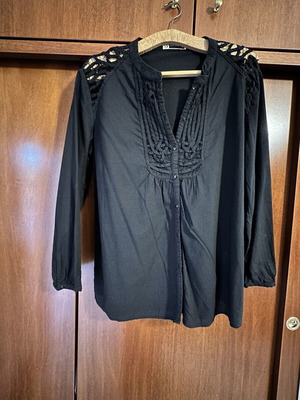 Julia Bergovich women's shirt like new, black, size L