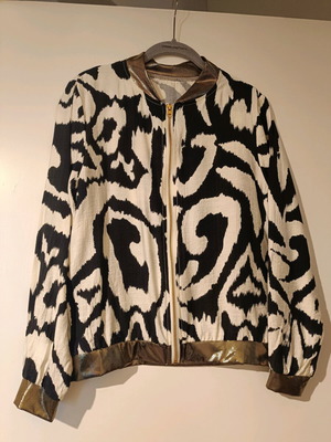 Zaketa with zipper new, black and white, size S