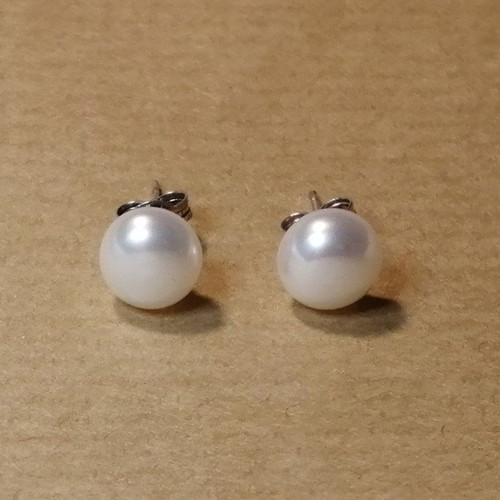 Silver 925 stud earrings with cultured freshwater pearls 8mm, new