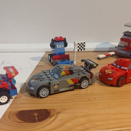 Lego Ultimate Race Set Cars 2 9485 used, missing stickers and box