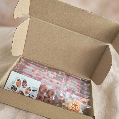 Gift box with 15 different wax melts scents new, plant-based