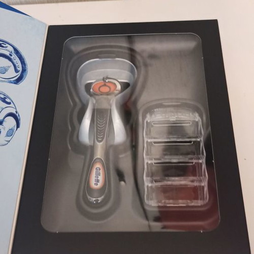 Gillette Fusion Proglide Star Wars collectible shaving set with razor