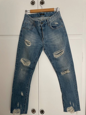 Seven jeans with rips, size 27, like new, blue