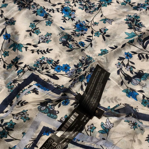 Massimo Dutti floral scarf like new, large 135×135 cm