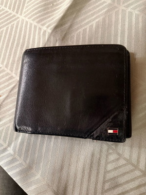 Tommy Hilfiger leather wallet used, black