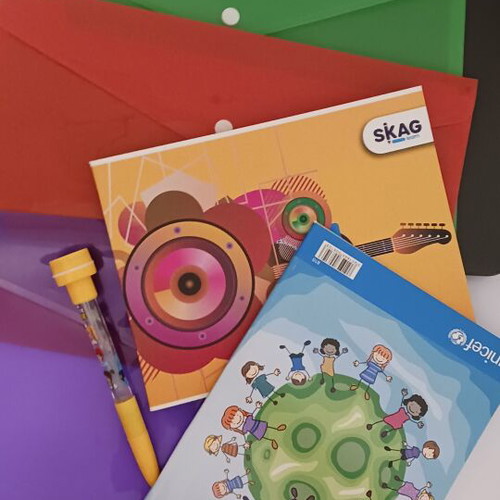Stationery set new, 6 pieces with envelopes, pen, music notebook, UNICEF notebook