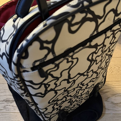 Tous toiletry bag unused, excellent condition with case