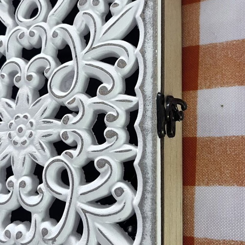 Retro key holder