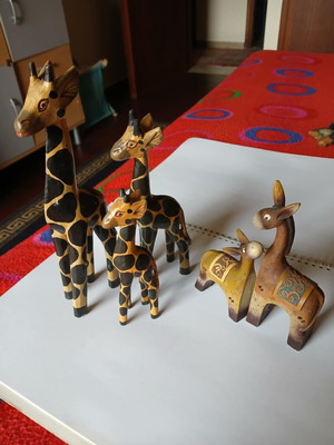 Decorative animals like new, set of 5 pieces made of resin and wood