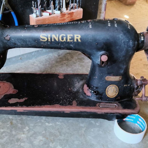 Singer sewing machine, non-functional, 1951