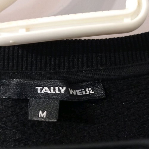 Women's black sweatshirt with special sleeve like new