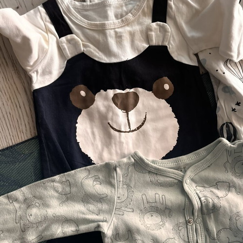 Set of 8 baby clothing pieces 6-9 months