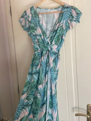 Floral maxi dress like new, multicolored and green