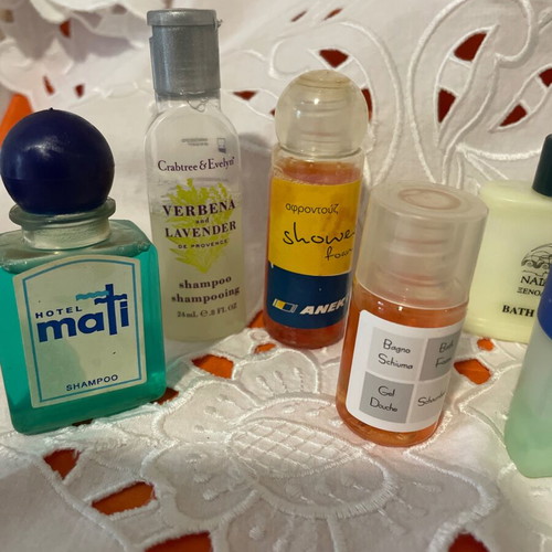 Shower and shampoo bottles collectible, pack of 10, new and full