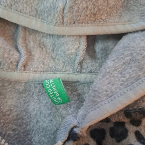 Benetton fleece hoodies for girl 4 years like new, black and grey, pack of 2
