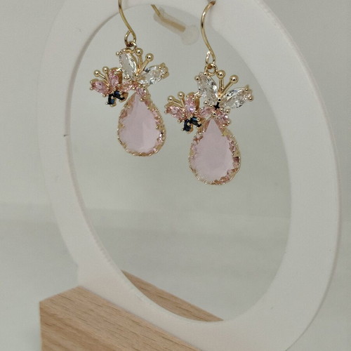 Earrings new, pink, elegant and sparkling
