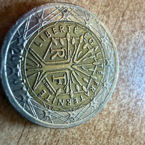 Collectible 2€ coin used with rare minting errors from France
