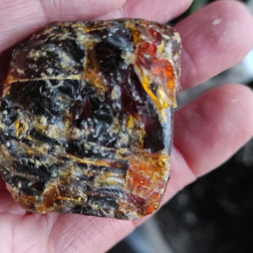 Black amber agate semi-precious stone like new, weight 25.89 g