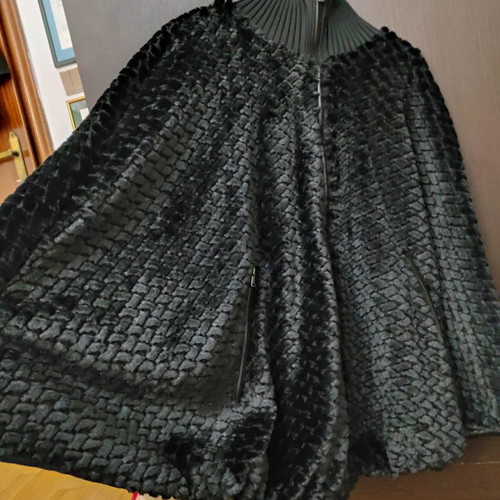 Black velvet cape new, size medium from Rada
