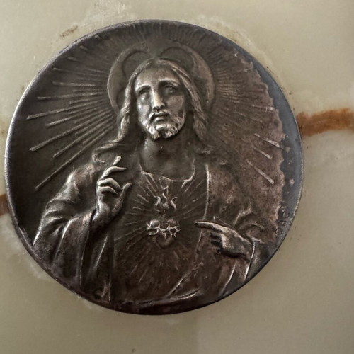 Metal image silver on marble used, wall mountable