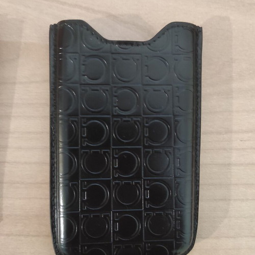 Vintage Salvatore Ferragamo phone case like new, black leather