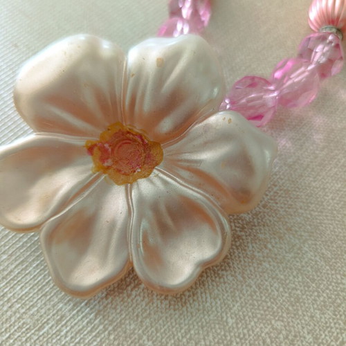 Retro pink beaded necklace