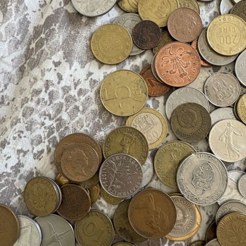 Lot of coins used, 2.9 kg from Europe Asia Oceania South America